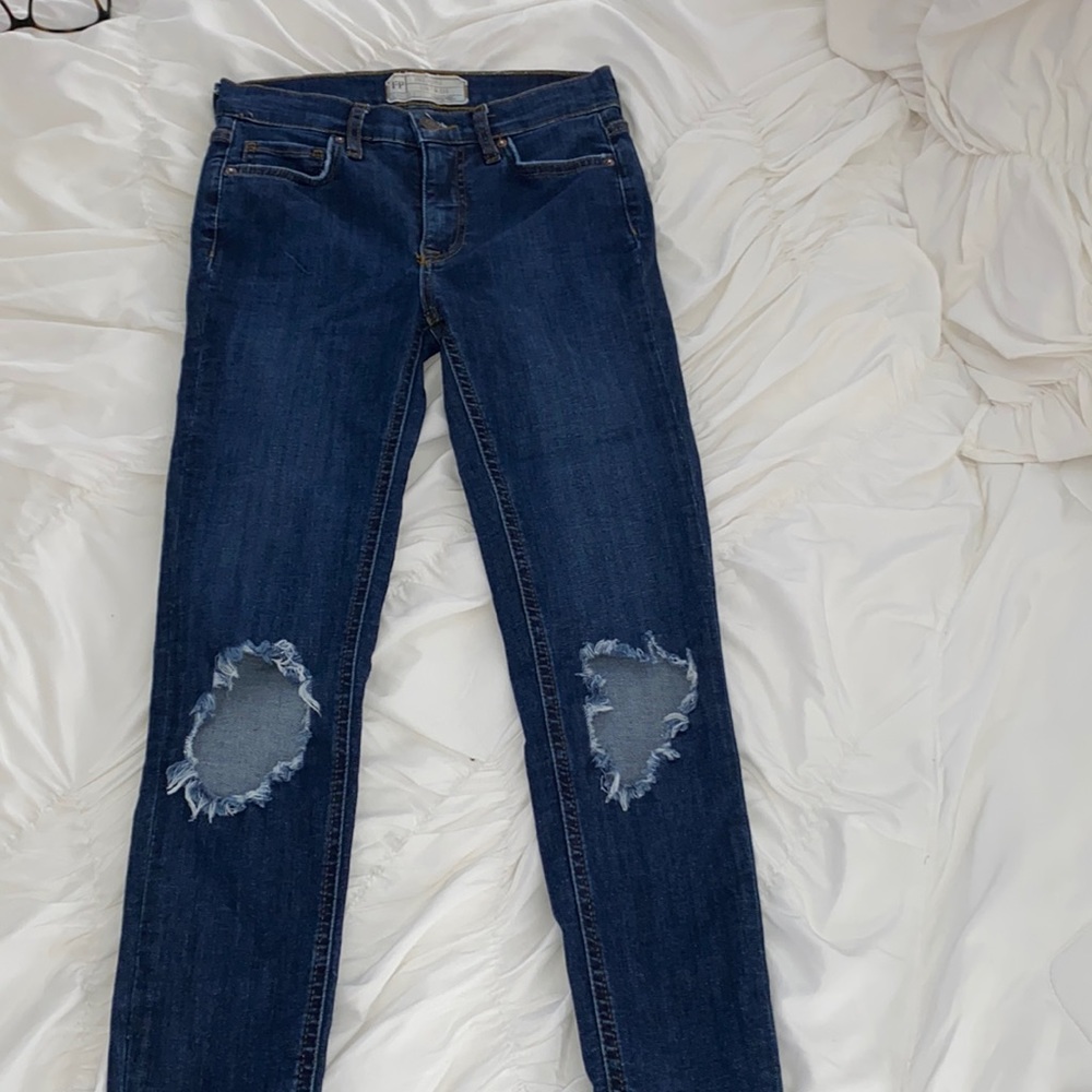 Free People Busted Knee Dark Denim Skinny Jean size 25S